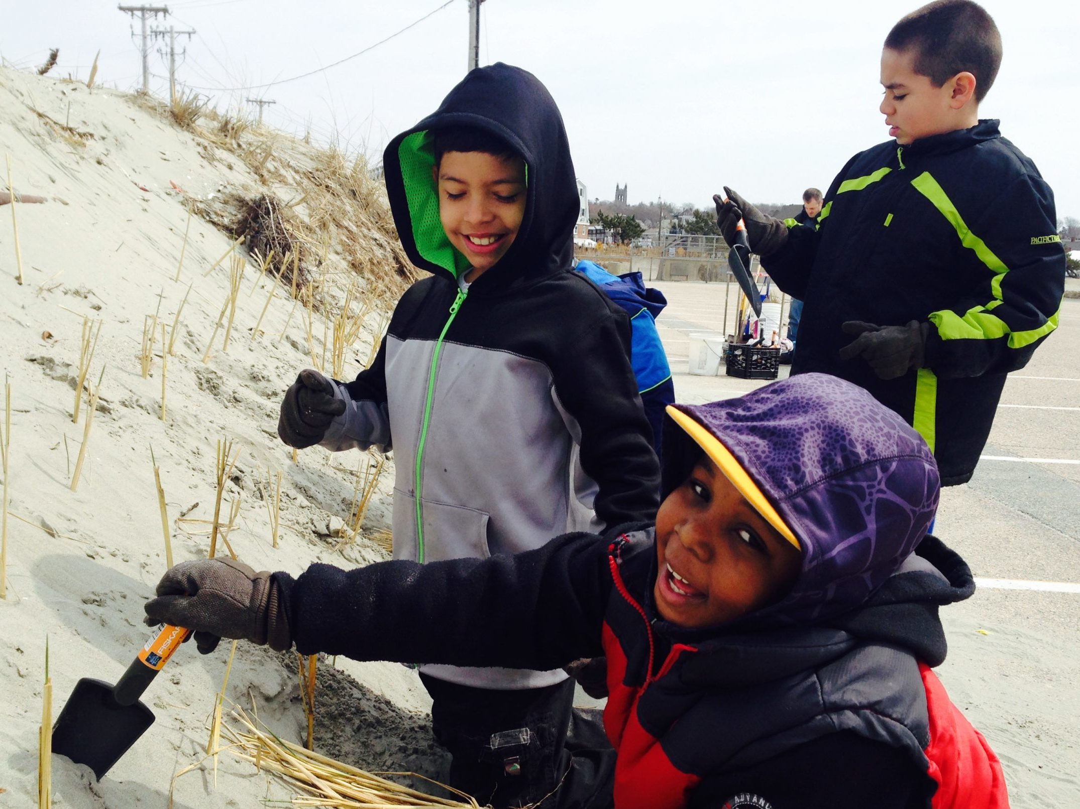 Children-near-sand-dunes-planting-beach-grass